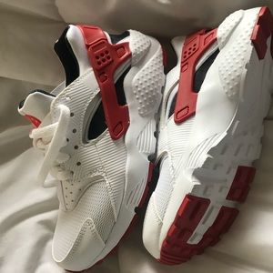 Child’s size 3.5 Nike Huarache